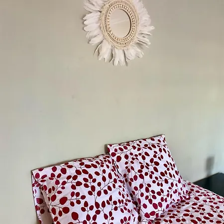 Апартаменты Studio Cozy Ла-Рошель